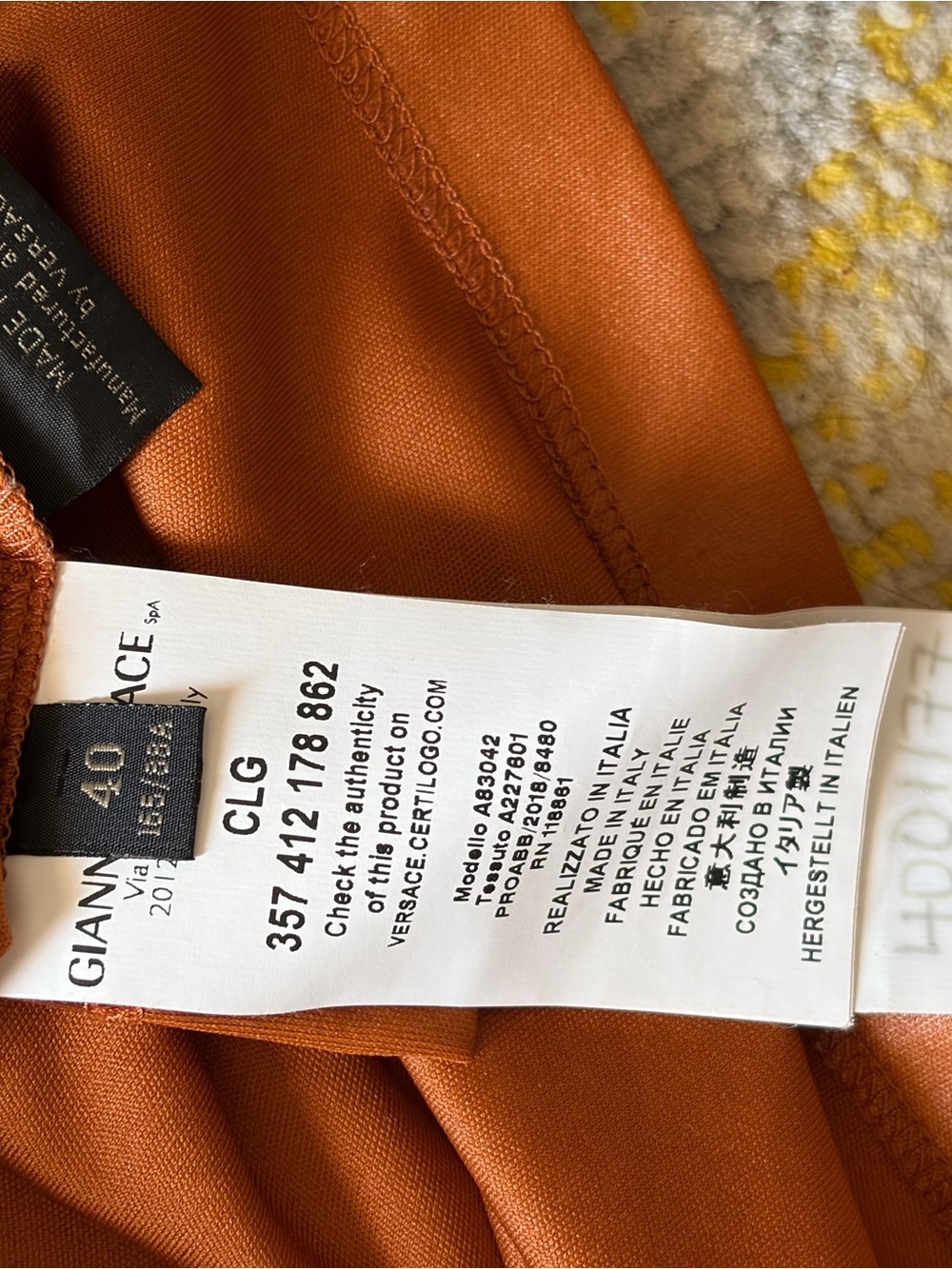 Unisex Versace Orange Short-Sleeve Logo Tee Black Patch Size 40 Fits - Picture 6 of 11